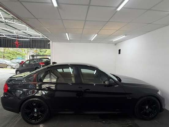 BMW-318i-2.0 SEDAN 16V GASOLINA 4P AUTOMÁTICO BMW-318i-2011