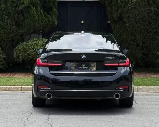BMW-320i-2023