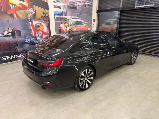 BMW-320i-2022