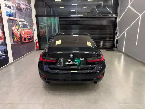BMW-320i-2022