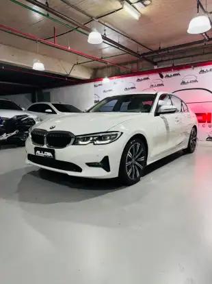 BMW-320i-2021