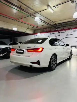 BMW-320i-2021