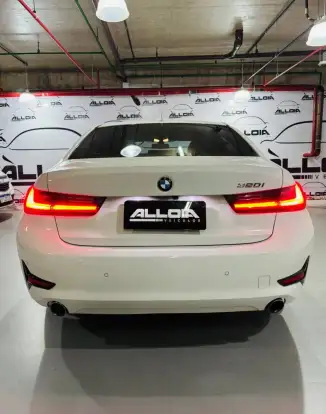 BMW-320i-2021
