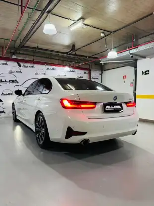 BMW-320i-2021