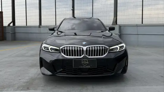BMW-320i-2023