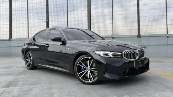 BMW-320i-2023