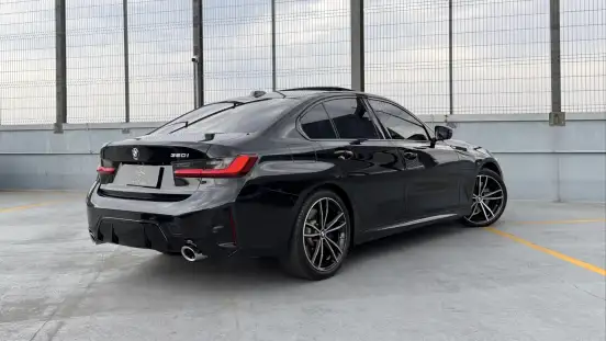 BMW-320i-2023