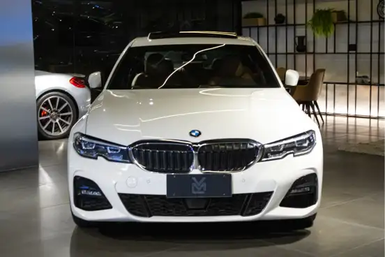 BMW-320i-2021