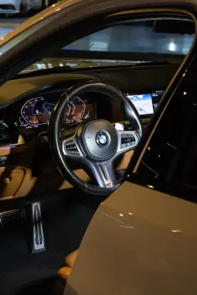 BMW-320i-2021