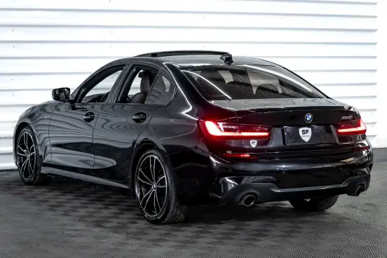 BMW-320i-2021