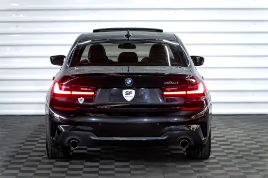 BMW-320i-2021