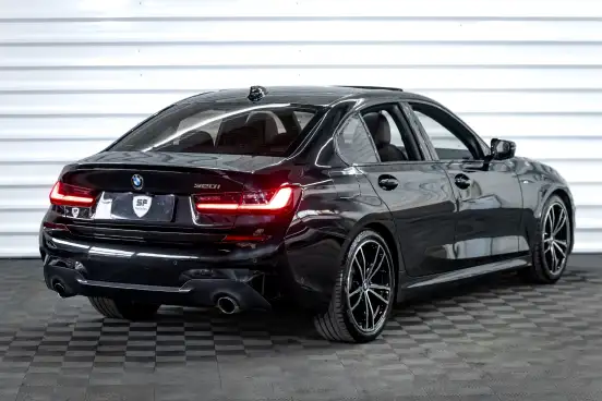 BMW-320i-2021