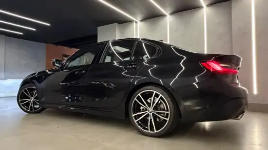 BMW-320i-2022