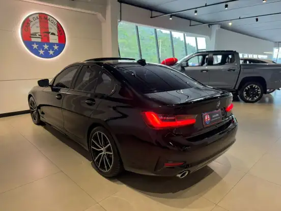 BMW-320i-2021