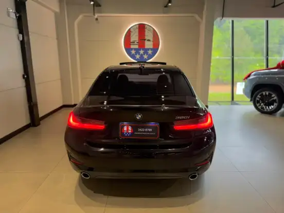 BMW-320i-2021