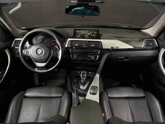 BMW-320i-2018