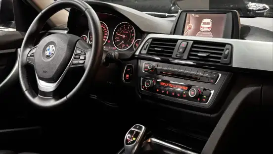 BMW-320i-2015