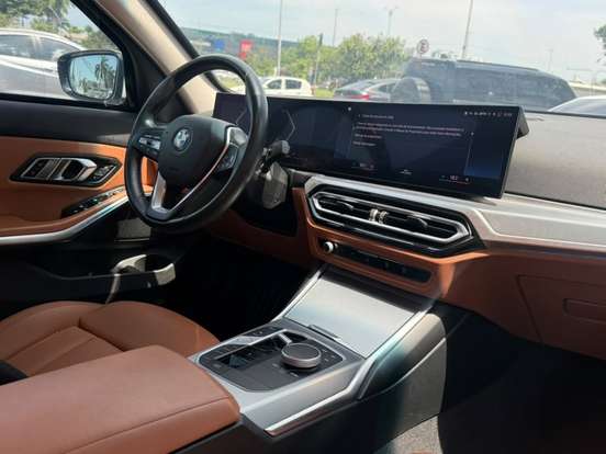 BMW-320i-2022