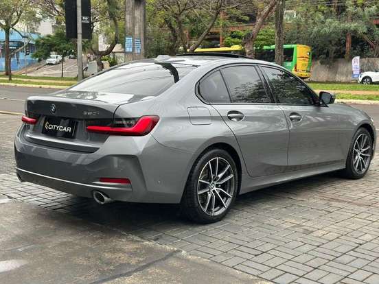 BMW-320i-2023