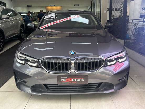 BMW-320i-2022