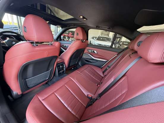 BMW-320i-2023