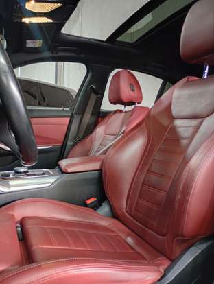 BMW-320i-2023