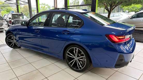 BMW-320i-2023