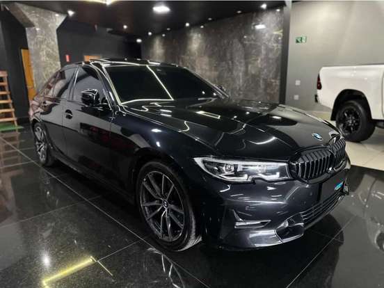 BMW-320i-2022