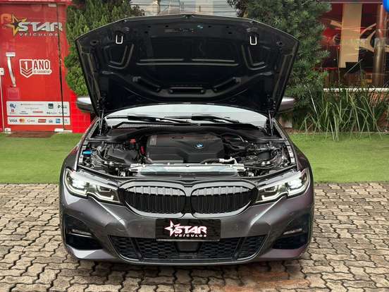 BMW-320i-2019