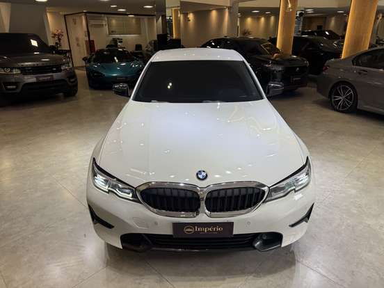 BMW-320i-2019