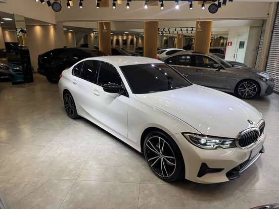 BMW-320i-2019