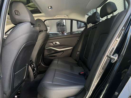 BMW-320i-2020
