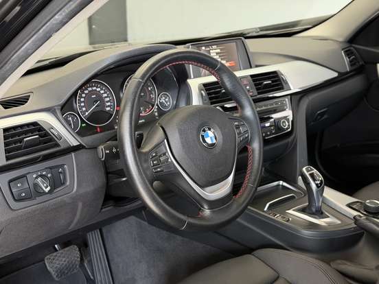 BMW-320i-2016