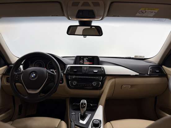 BMW-320i-2017