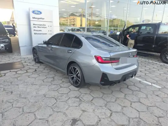 BMW-330e-2023
