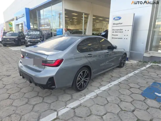 BMW-330e-2023