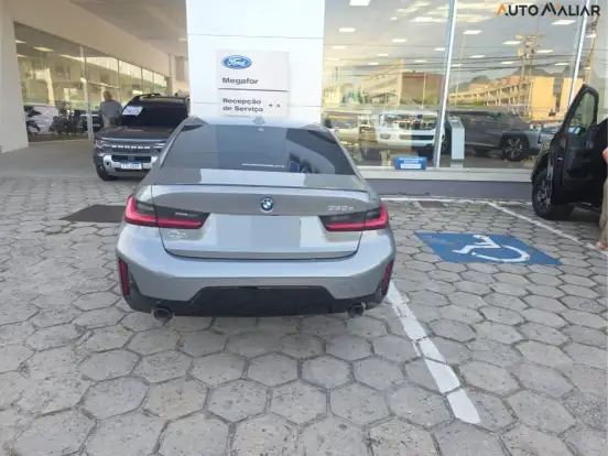 BMW-330e-2023