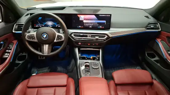 BMW-330e-2022