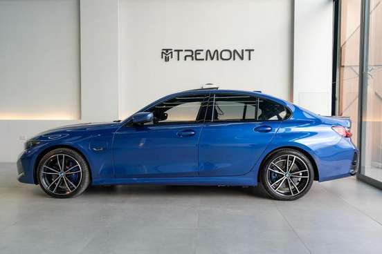 BMW-330e-2022