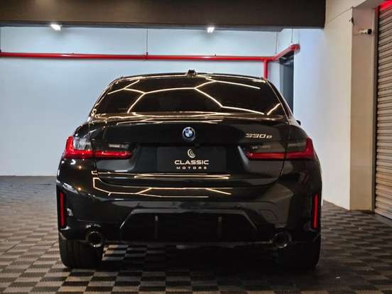 BMW-330e-2025