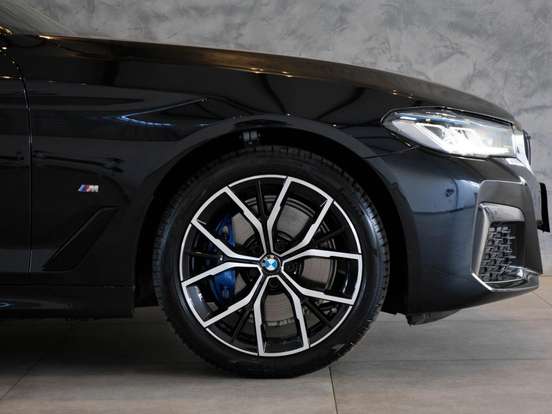 BMW-530e-2021