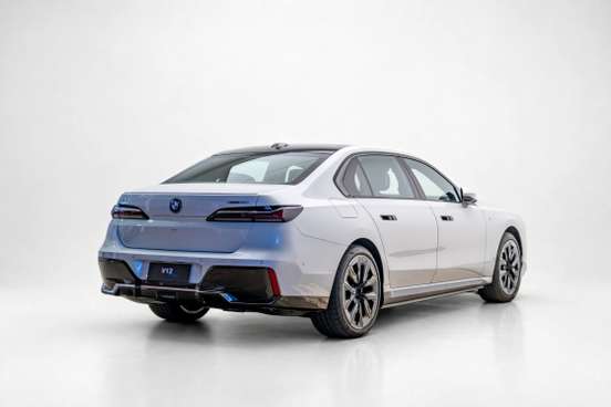 BMW-i7-2023