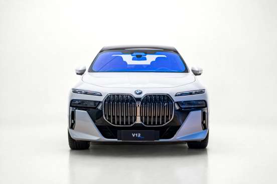 BMW-i7-2023