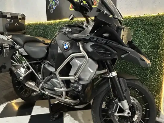 BMW-R 1250 RT TRIPLE BLACK BMW-R 1250 RT TRIPLE BLACK-2021