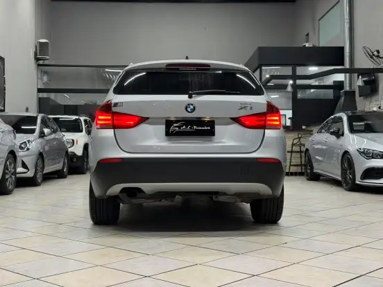 BMW-X1-2011