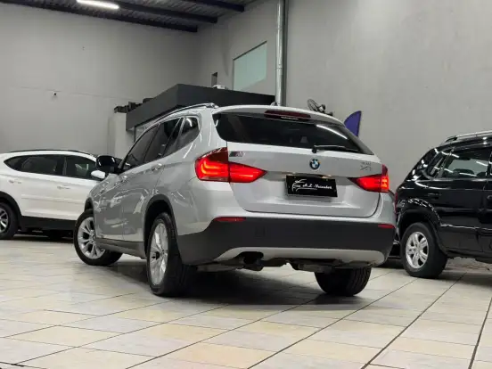 BMW-X1-2.0 18I TOP 4X2 24V GASOLINA 4P AUTOMÁTICO BMW-X1-2011