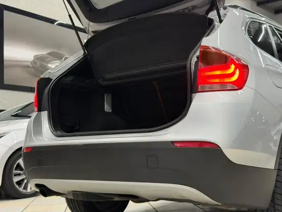 BMW-X1-2.0 18I TOP 4X2 24V GASOLINA 4P AUTOMÁTICO BMW-X1-2011