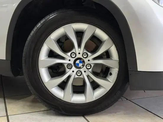 BMW-X1-2011