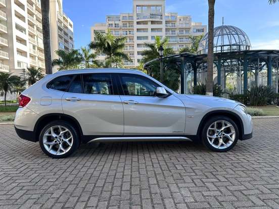 BMW-X1-2011