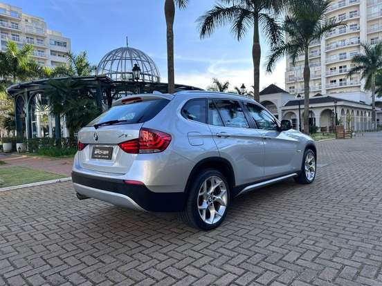 BMW-X1-2011
